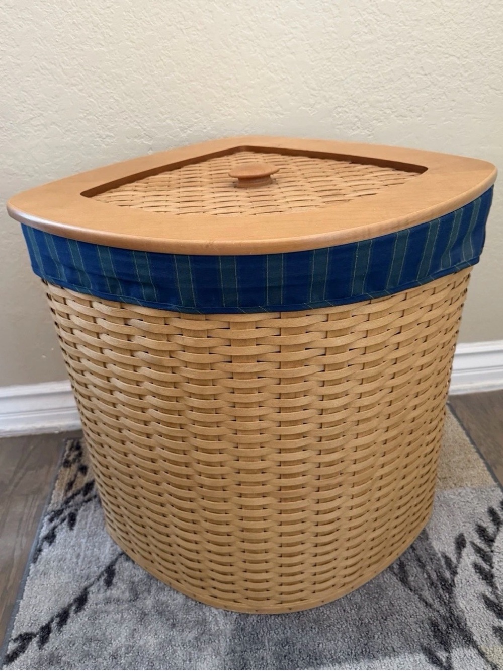 Longaberger Corner Laundry Hamper Maple Wood Lid Plastic Liner Cornflower Large